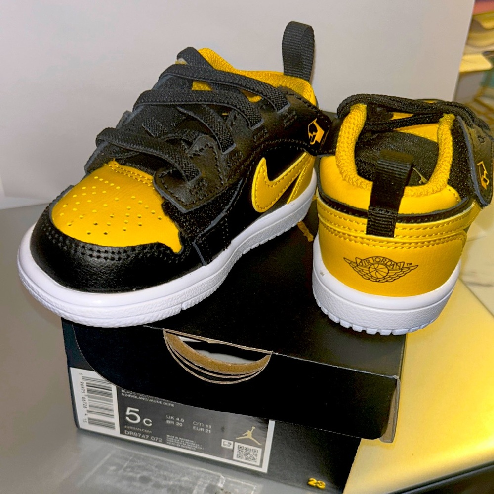 Toddler Jordan Air 1 LOW size 5c